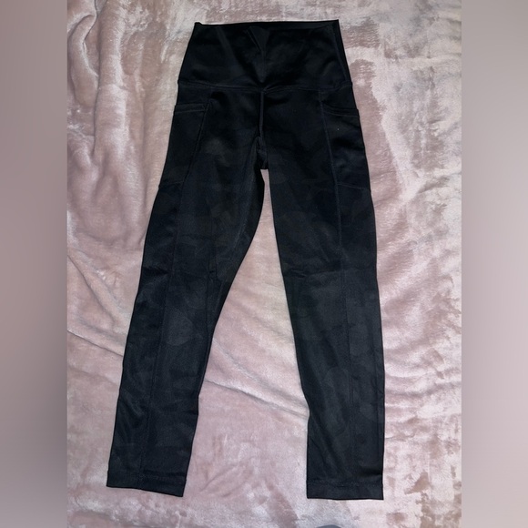 90 degree capris, size small, dark camo - Picture 1 of 2